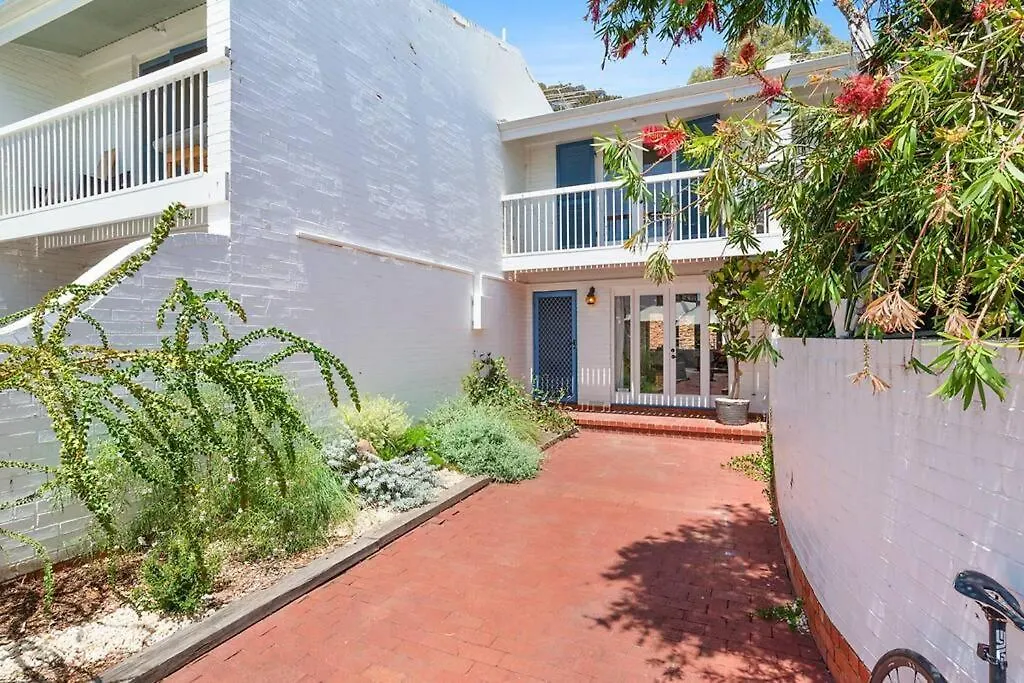 Stylish, Comfortable And Pet Friendly Home In The Heart Of Kensington Adelaide