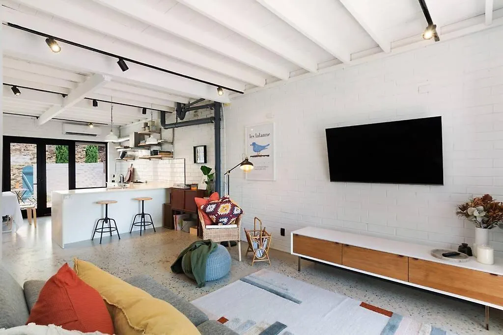 Stylish, Comfortable And Pet Friendly Home In The Heart Of Kensington Adelaide Apartment