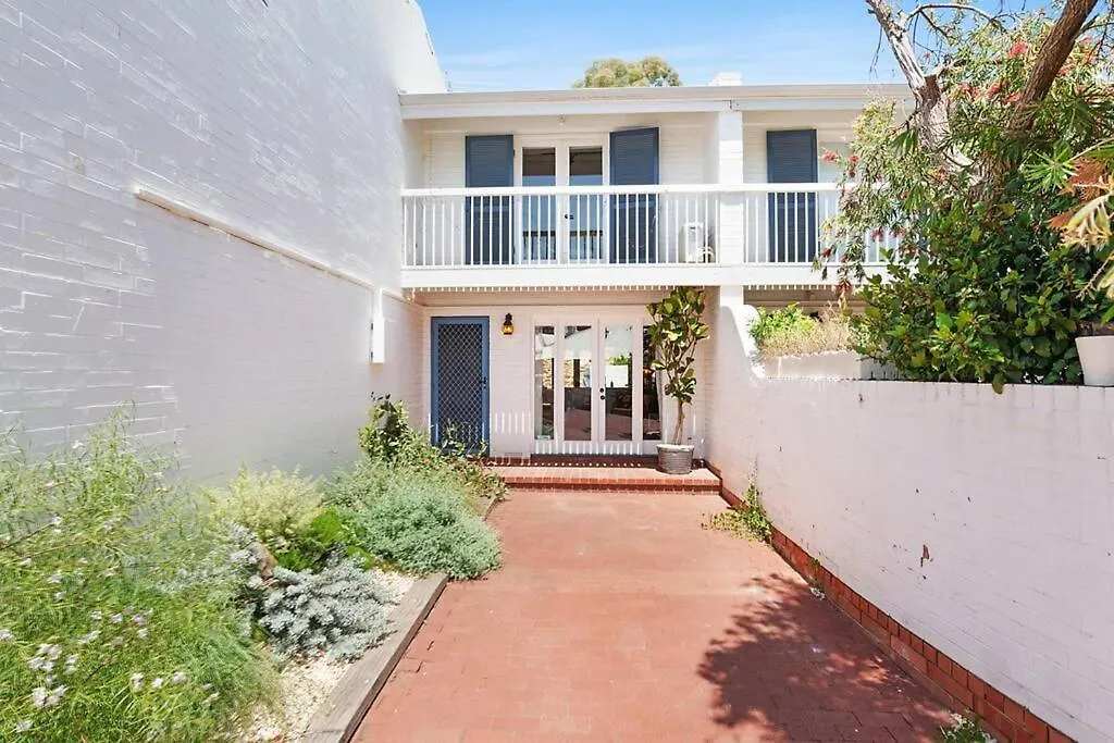 Stylish, Comfortable And Pet Friendly Home In The Heart Of Kensington Adelaide Apartment